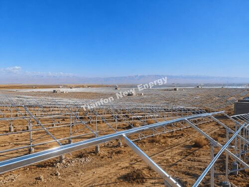 Sistema di montaggio solare a terra da 100 MW a Qinghai