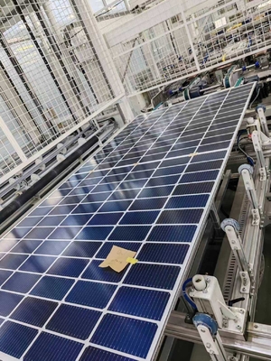 Un buon prezzo. Forte telaio in acciaio per pannelli solari personalizzati universali con capacità di carico e longevità in linea