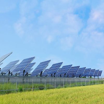 Un buon prezzo. Le rotaie di alluminio resistenti alla corrosione cementano il tetto del pannello solare dei blocchi che monta i sistemi in linea