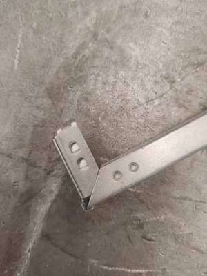 Un buon prezzo. Fabbricazione in acciaio leggero con capacità di carico e resistenza alla corrosione in linea
