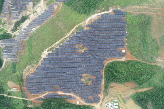 Un buon prezzo. High Clearance Solar Panel Ground Mounting Systems Easy Installation 0-60 Degrees Tilt Angle Up To 1.2m Ground Clearance in linea