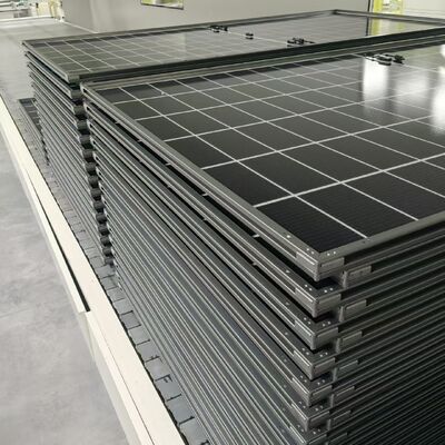Un buon prezzo. Strong Solar Panel Steel Frame Offering High Strength and Corrosion Resistance Designed for Solar Energy Support Systems in linea