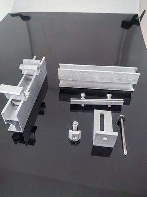 Un buon prezzo. Sistema di montaggio del pannello solare con supporto a piedi in L in linea