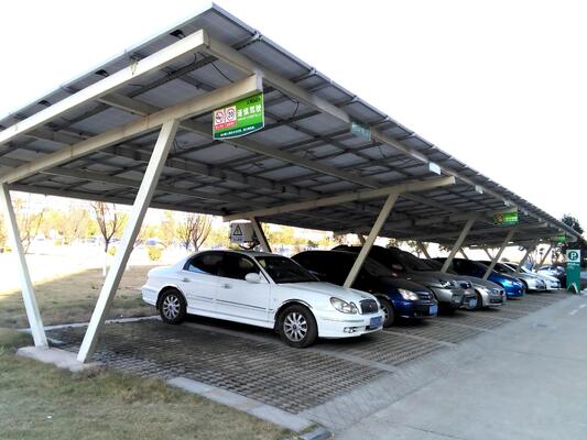 Dimensione personalizzata 180 km/h Velocità del vento Pannello fotovoltaico Carport Parcheggio per auto