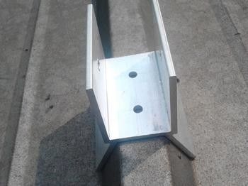 Un buon prezzo. Sistemi commerciali del montaggio di PV del tetto piano, sistemi di alluminio del montaggio del tetto di PV del tetto del metallo della latta in linea