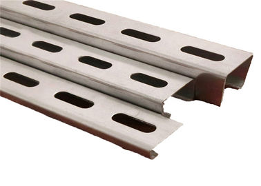 Un buon prezzo. Q235 ha galvanizzato i sostegni d'acciaio di racking del supporto del montaggio di profilo per il sistema del supporto del pannello solare in linea