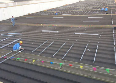 Un buon prezzo. Sostegno su ordinazione di montaggio del pannello solare del tetto del montaggio del sostegno regolabile dei sistemi in linea