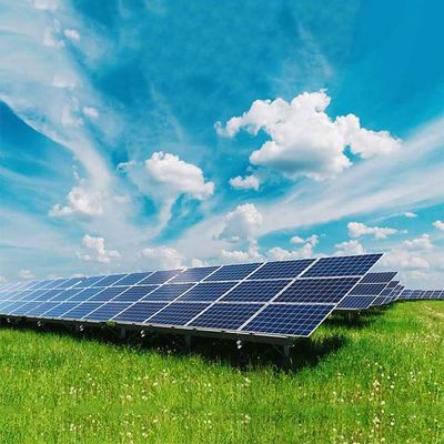 Un buon prezzo. Sistemi solari di tormento del supporto a terra regolabile resistente alla corrosione in linea