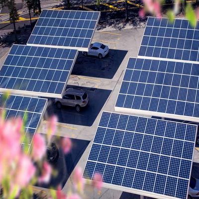 Un buon prezzo. Pagina d'acciaio galvanizzata fuori sulle strutture solari di superficie del carport di griglia in linea